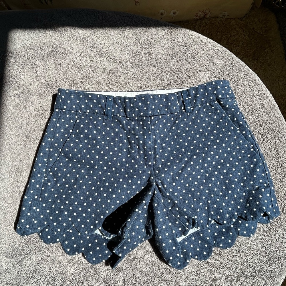 EUC blue and white polka dot scalloped short shorts